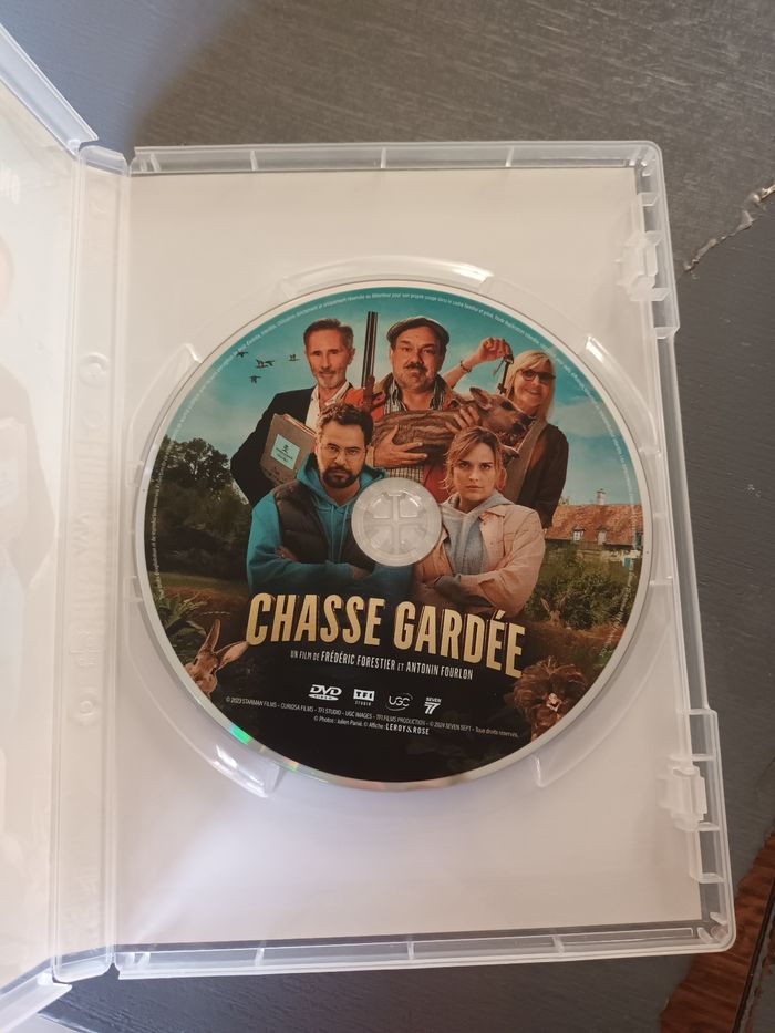 DVD | " Chasse Gardée " avec Camille Lou & Hakim Jemili 🌞💐 - photo numéro 2