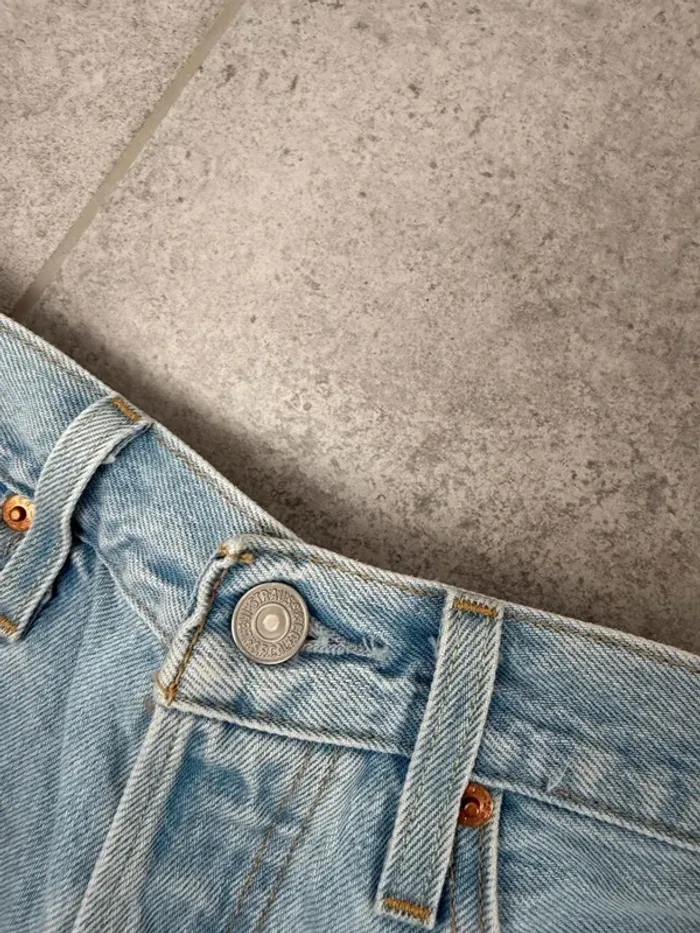Short en jeans Levi's 501 femme W27 super état - photo numéro 3