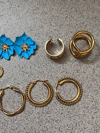 Lot bijoux acier et fantaisie