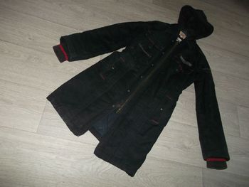 Manteau LOIS noir détails rouges capuche multipoches taille 40 BE