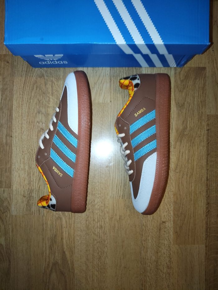 Baskets adidas samba Toy story taille 37 1/3 - photo numéro 2