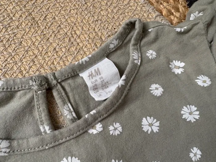 T-shirt MC volants vert kaki fleurs H&M 2 / 3 ans - photo numéro 4