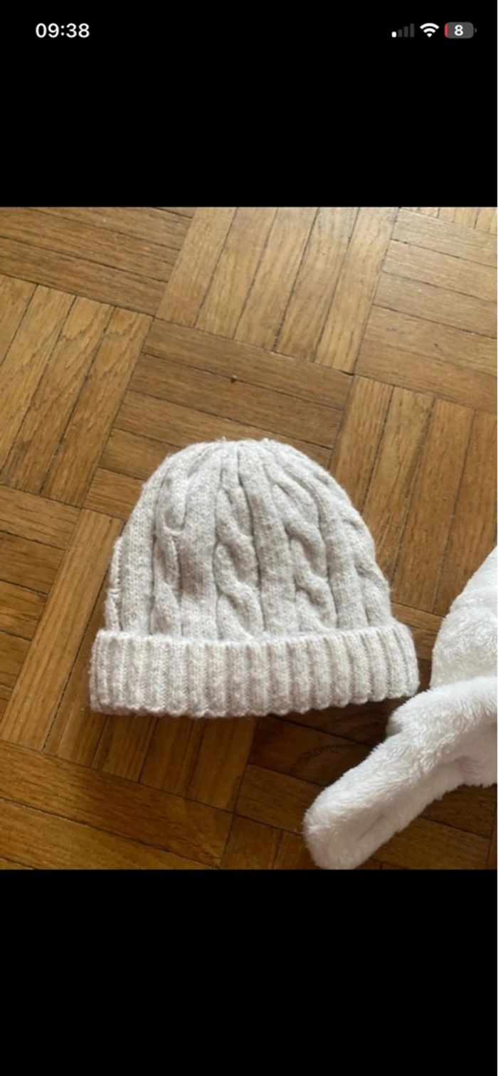 Lot 2 bonnets et des chaussons lapin pour bébé - photo numéro 3