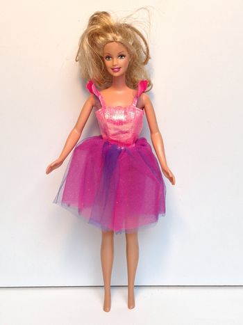 Poupée mattel Barbie Flying butterfly 2000
Poupée et ensemble compris 