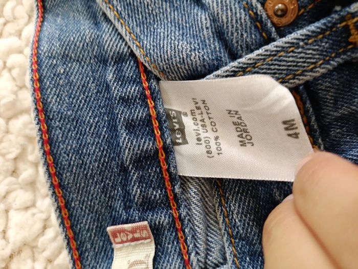 NEUF Jean Levi's Relaxed Fit 550 vintage déchiré aux genoux – taille 4M - photo numéro 4