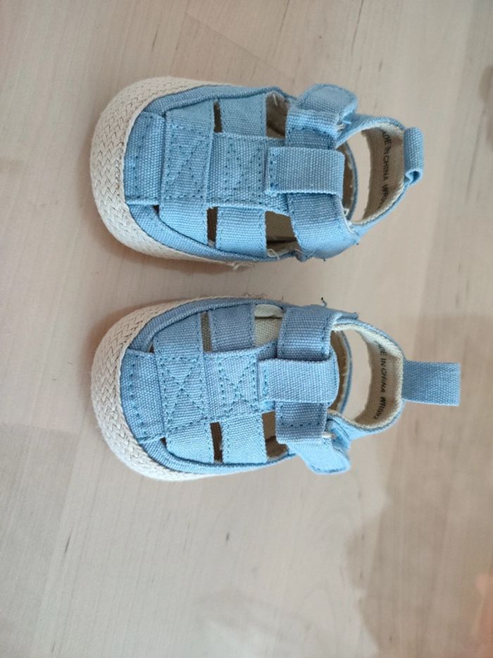 Jolies petites chaussures effet espadrilles neuve taille 0/3mois - photo numéro 2