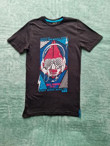 Très beau tee-shirt 14 ans