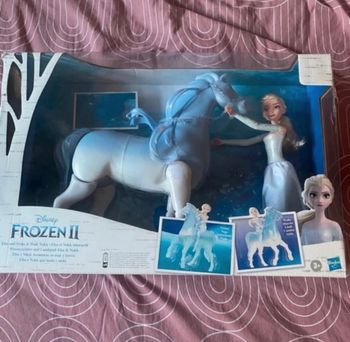 La Reine des neiges et son cheval interactif 