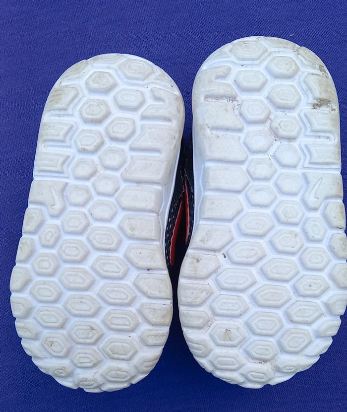 Baskets Nike - scratch- noir et rouge - Pointure : 21 - photo numéro 5