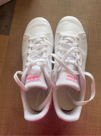Basket adidas blanche et rose