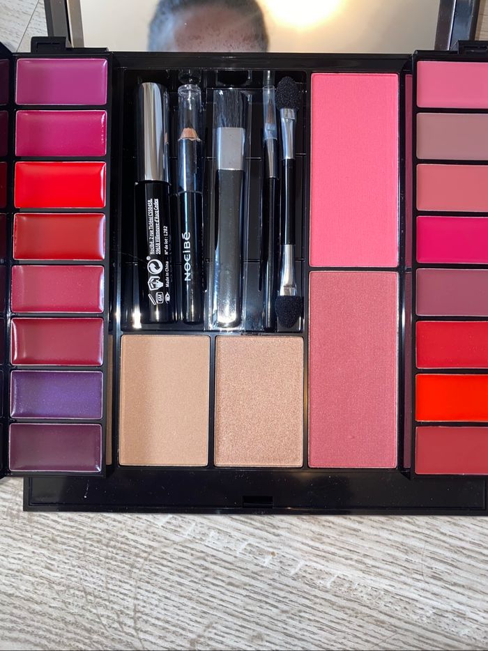 Maquillage femme - photo numéro 3