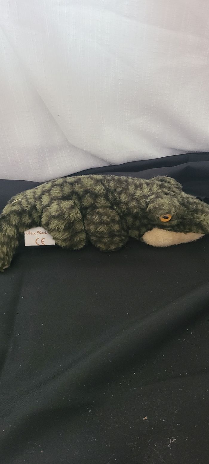 Peluche vintage en tissu d'un crocodile "Aux nations"
