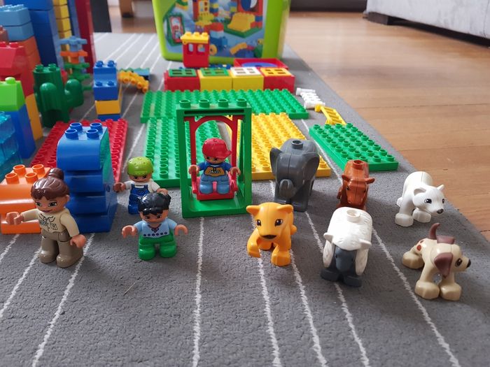 Grande boîte de Lego Duplo - photo numéro 2