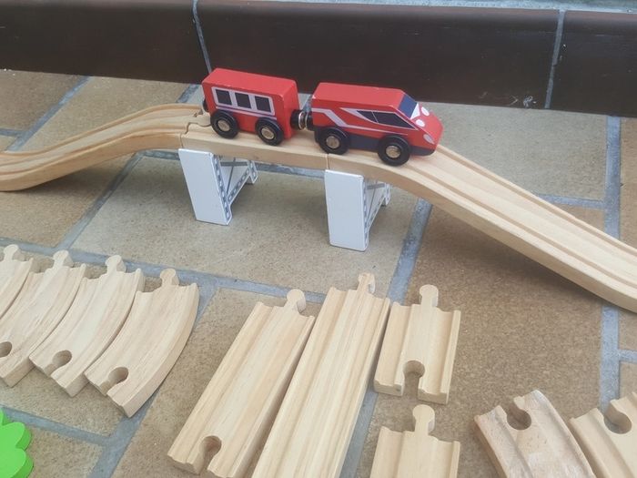 Circuit train en bois 53 pièces - photo numéro 3