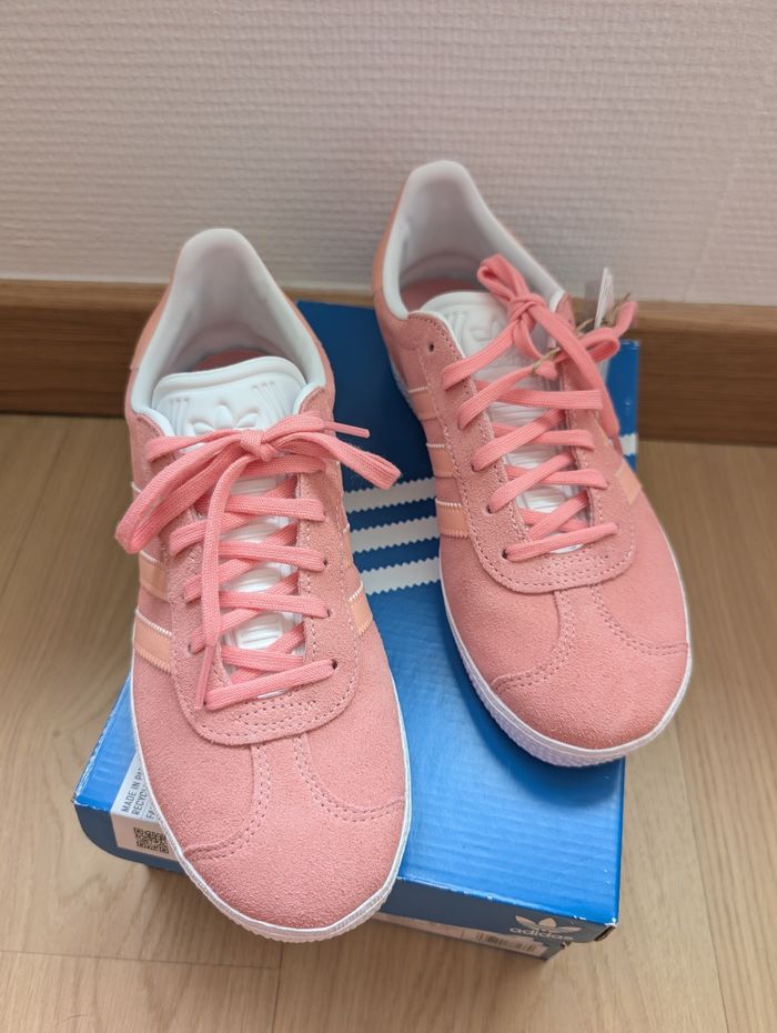 Adidas gazelle - taille 38 - neuve et authentique - photo numéro 3
