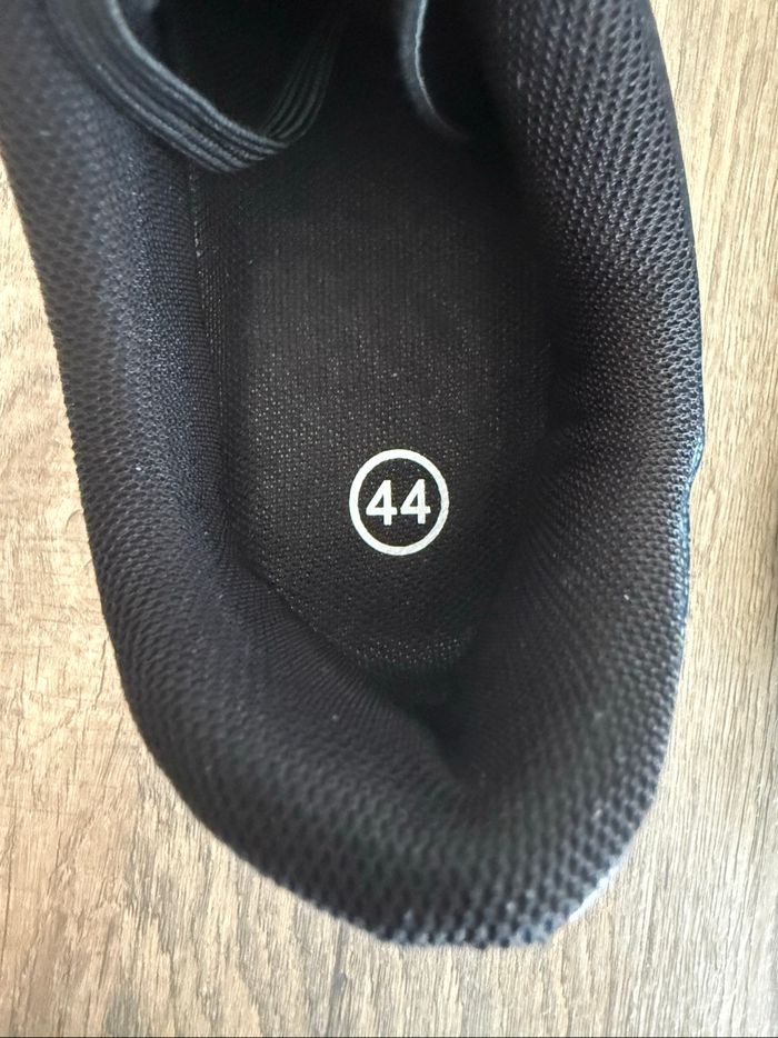 Chaussures de foot 44 - photo numéro 5