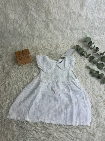 Robe blanche en gaze de coton Kiabi taille 24 mois