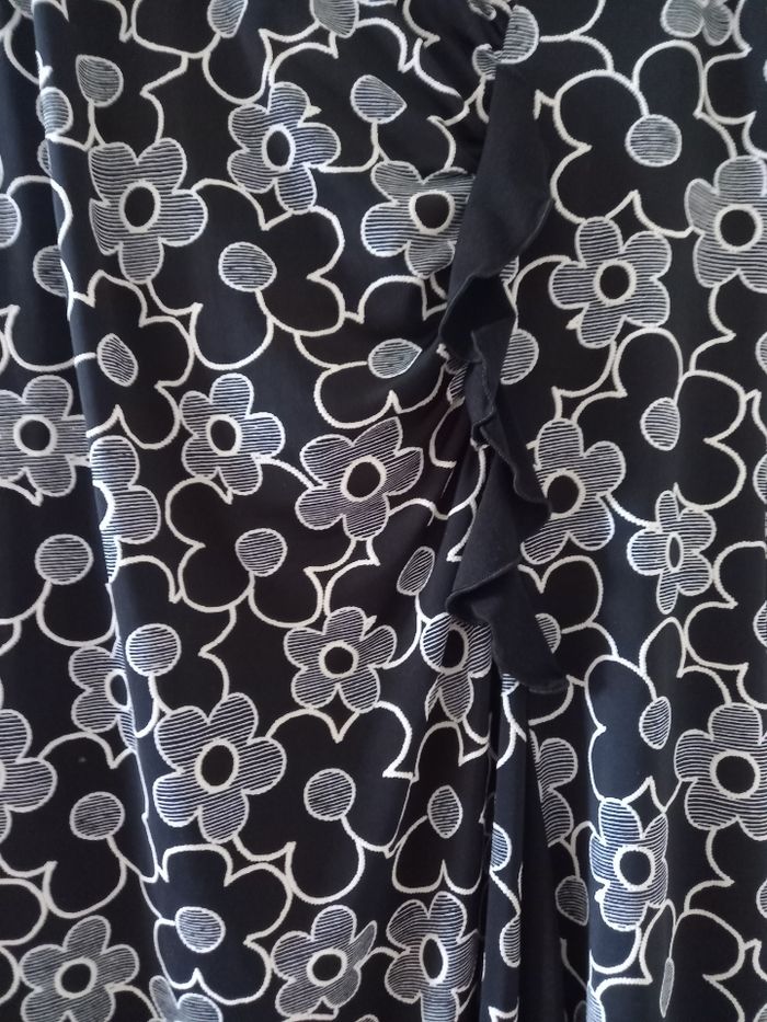 robe noire et blanche marque DPM taille 4 (44) - photo numéro 3