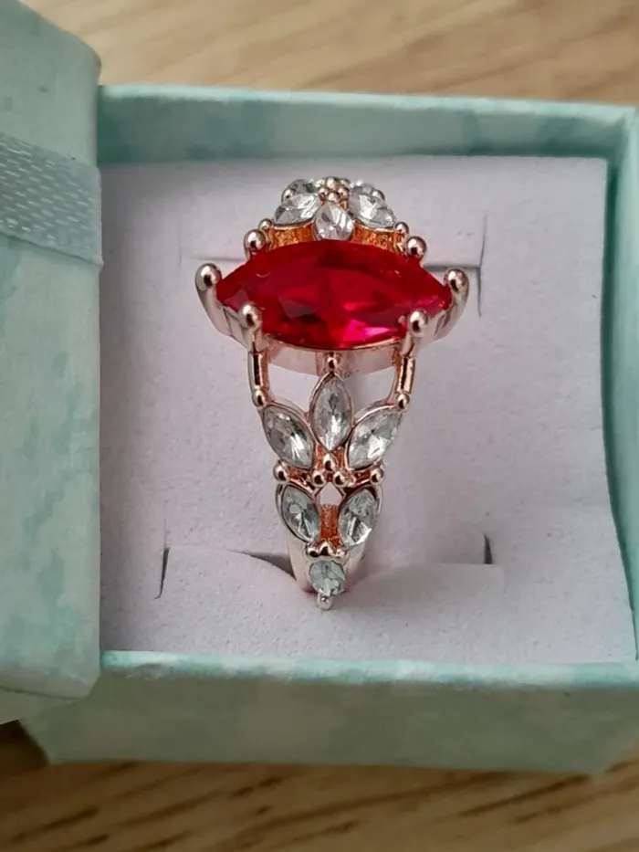 Bague pierre,couleur Rouge, style Bohème, taille 60 petits strass couleur dorée - photo numéro 3