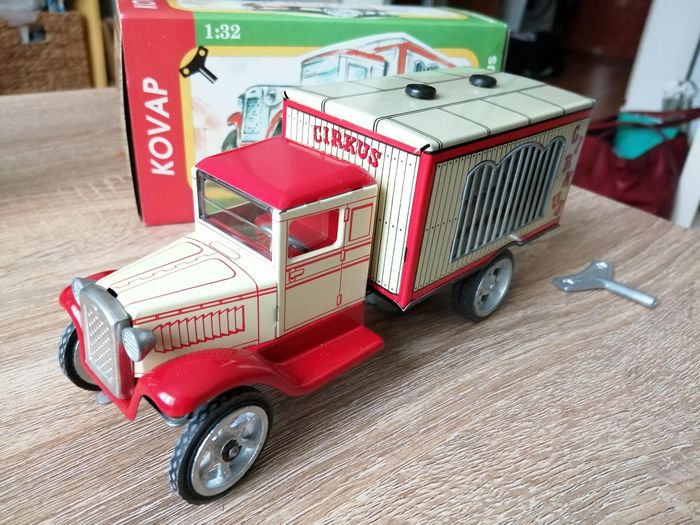 Kovap Cirkus n°596 / roulotte de cirque NEUF - photo numéro 3