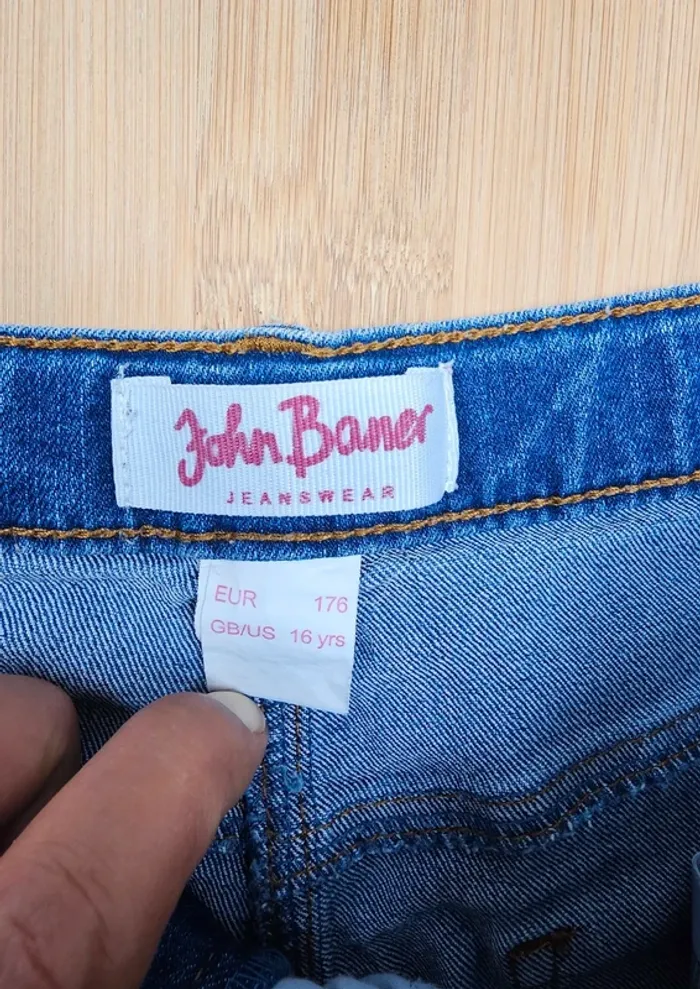 Jean bleu coupe droite John Baner T: 16 ans

176 correspond à une taille enfant/ado de 16 ans - photo numéro 5