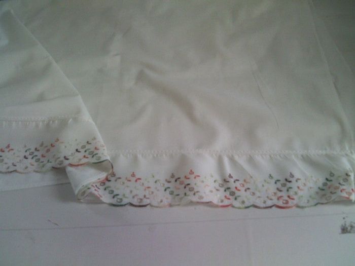 Drap blanc lit bébé vintage