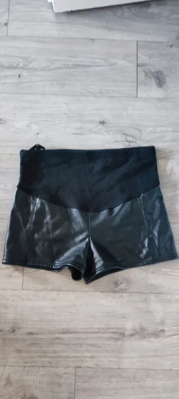 Short grossesse simili cuir