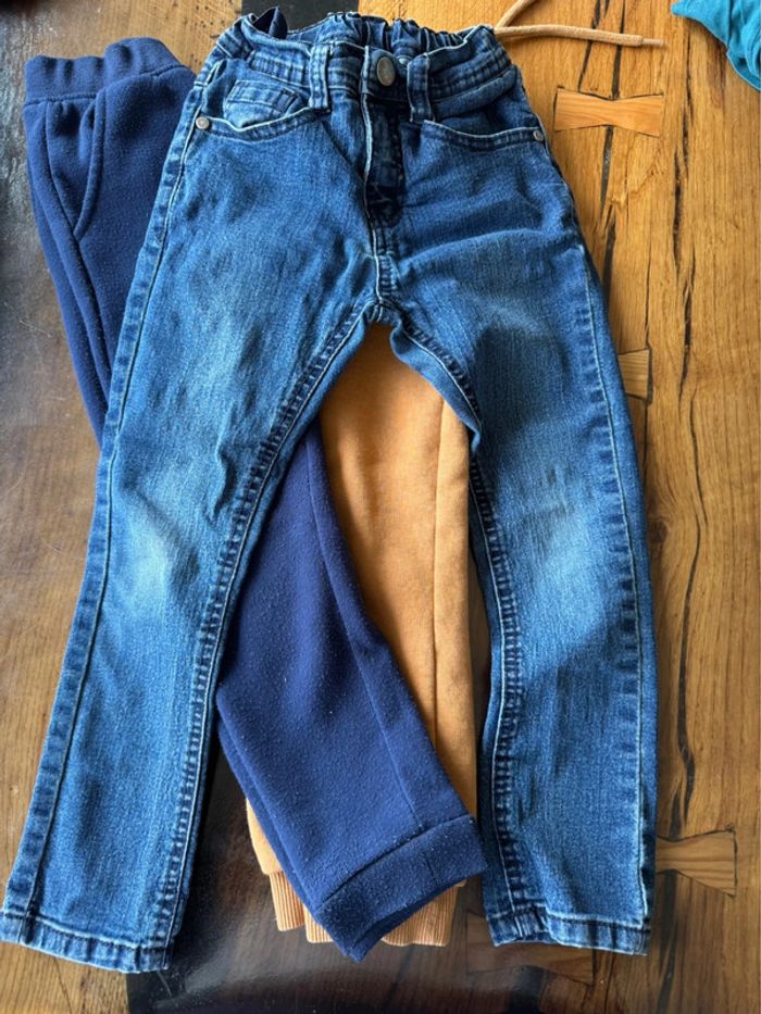 Lot joggings et jean - photo numéro 2
