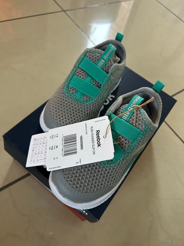 Baskets enfants marque reebok taille 24 - photo numéro 3