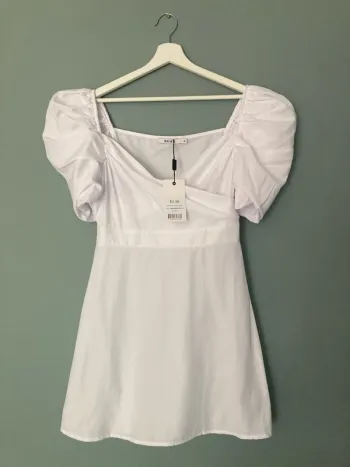 Robe Blanche à Épaules Bouffantes 38