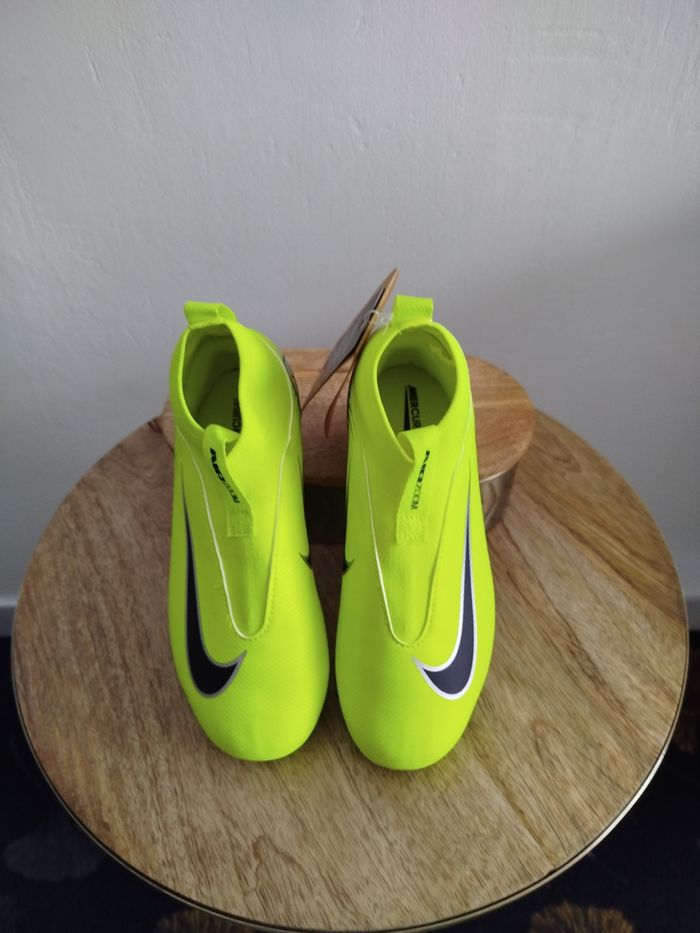 Crampons Nike T 32 - photo numéro 4