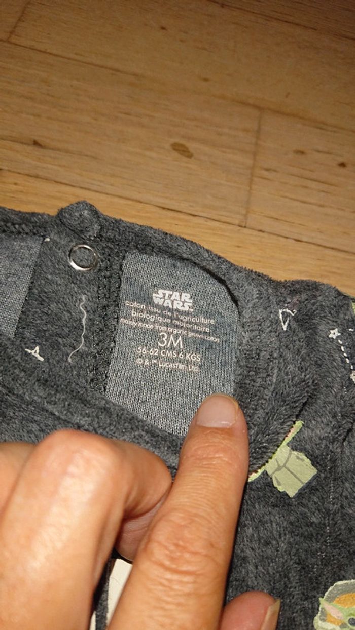 Pyjama velours gris motif bébé yoda / grogu - photo numéro 3