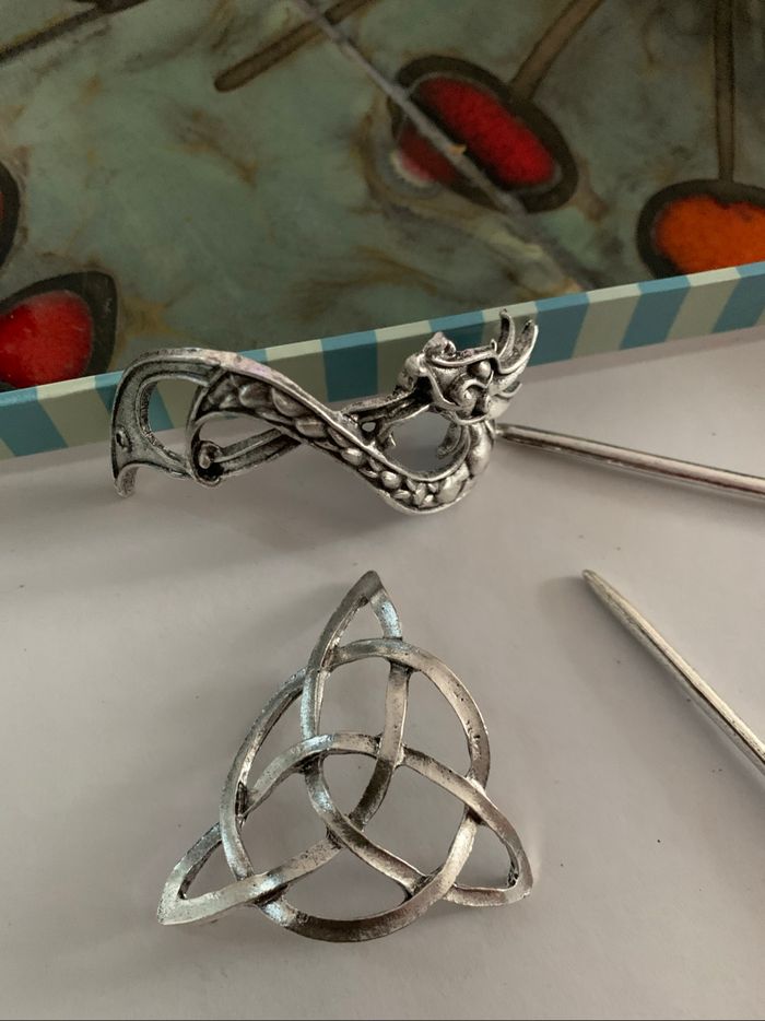 2 épingles à cheveux dragon et symbole viking - photo numéro 3