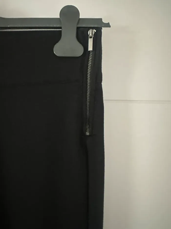 Pantalon noir Zara – Taille L (convient à un M) - photo numéro 3