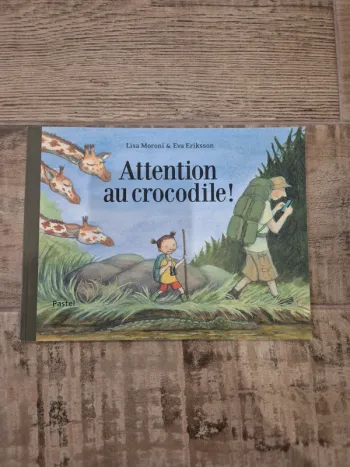 Livre attention au crocodile Lisa Moroni école des loisirs
