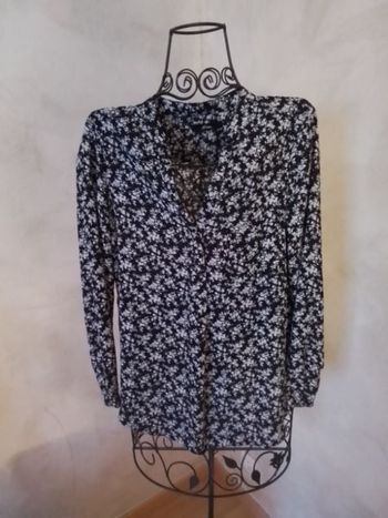 Blouse noire et blanche