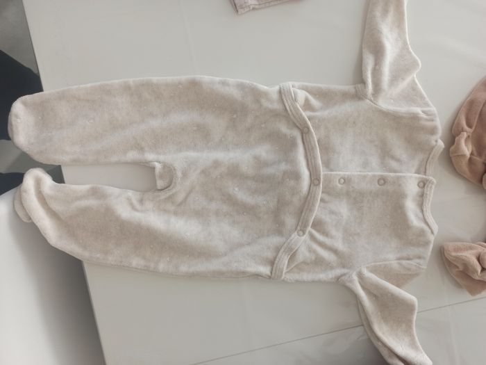 Lot pyjamas bodies 6 mois - photo numéro 2