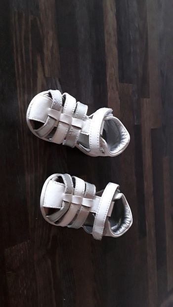 Sandales taille 20