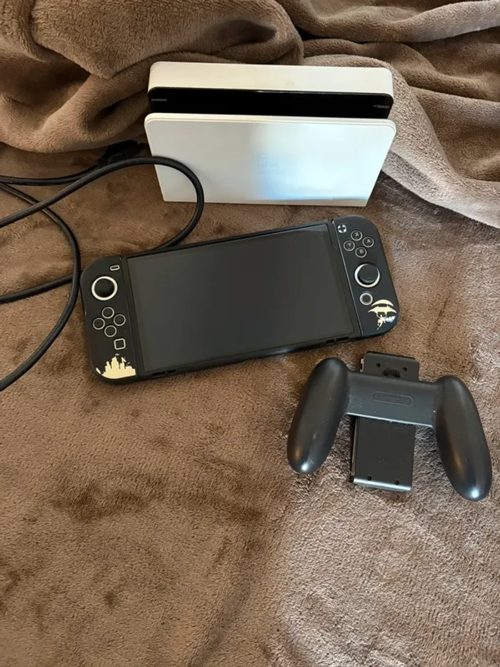 Console Nintendo Switch Oled en très bon état - photo numéro 8