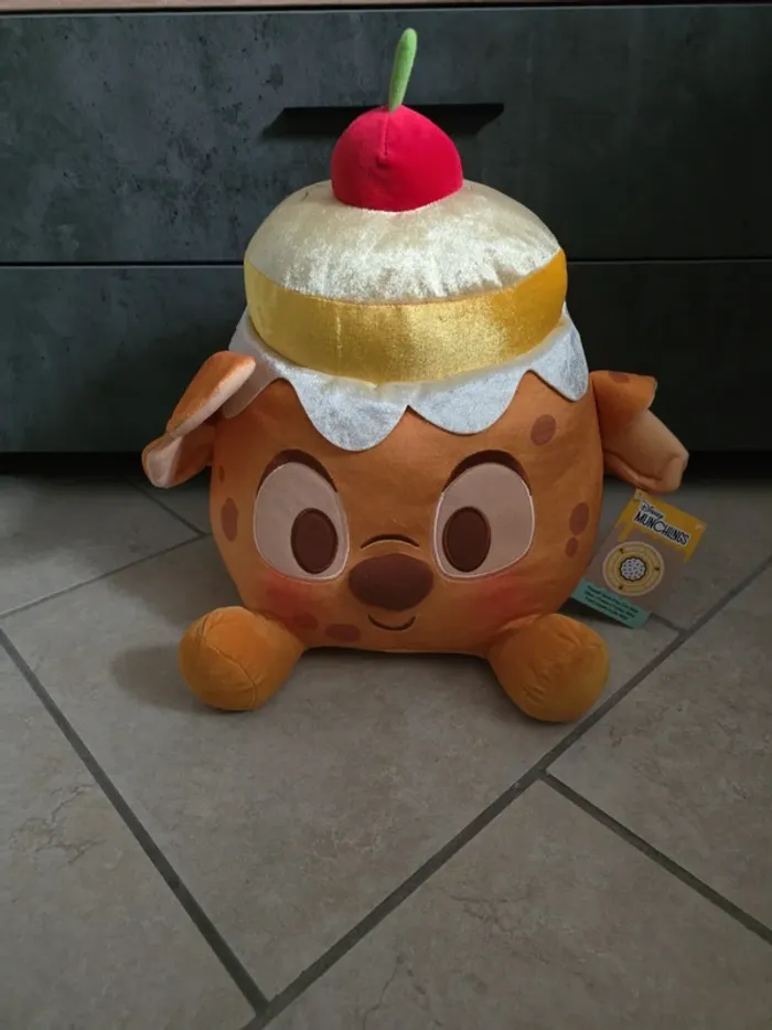 peluche moyenne stitch gâteau 46 cm Munchlings Disney