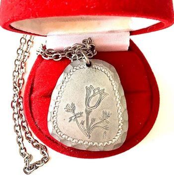 Collier et pendentif gravé main