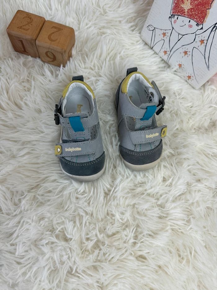 Paire de chaussures Babybotte taille 19 - photo numéro 3