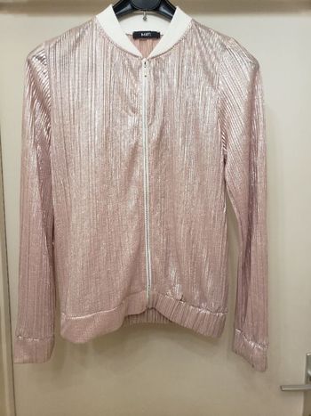 Jolie veste légère satinée