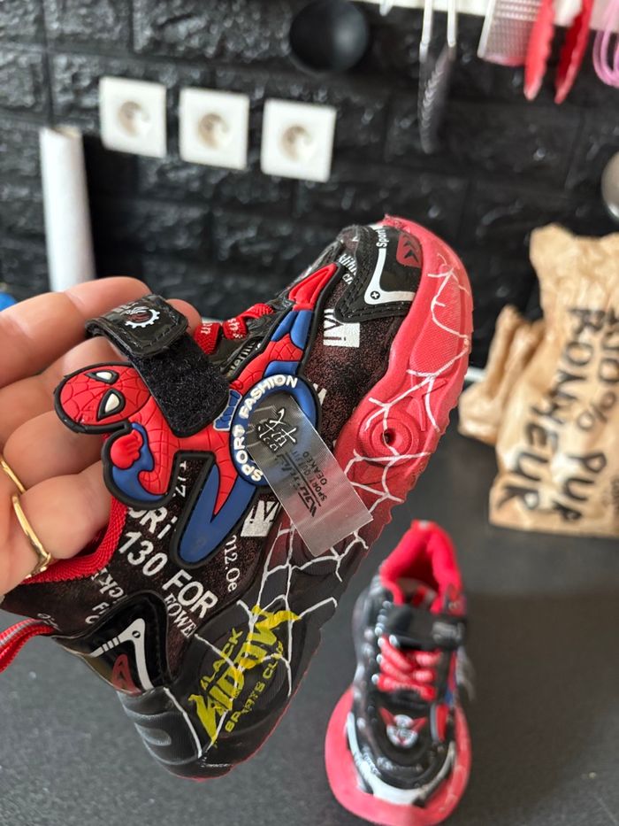 Baskets enfant Spiderman noir et rouge - photo numéro 2