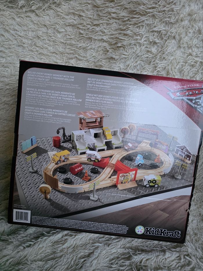 Circuit en bois disney cars 3 avec voiture kidkraft - photo numéro 4