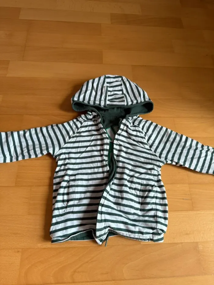Gilet okaidi taille 24 mois réversible