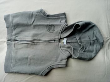 Veste à capuche sans manches 12 mois