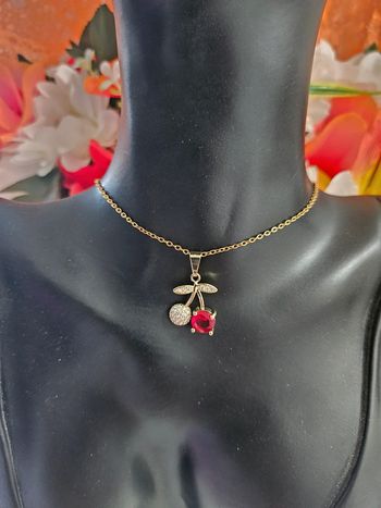 Collier cerise avec zirconium en acier inoxydable