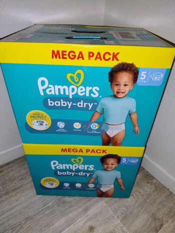 Lot de couches pampers baby dry taille 5 