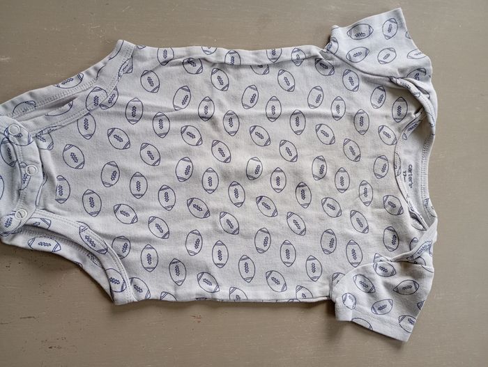 Lot de 3 bodies 12 mois - photo numéro 4